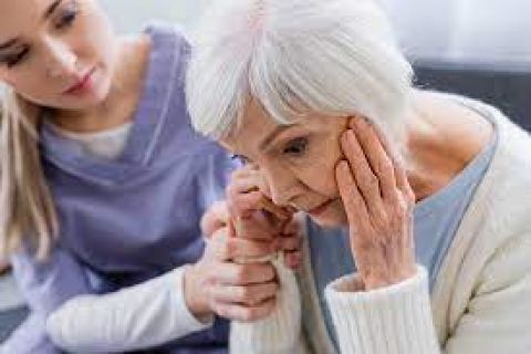 Mẹ tôi mắc bệnh Alzheimer ngày càng mất ý thức, sẽ phải uống thuốc ra sao?